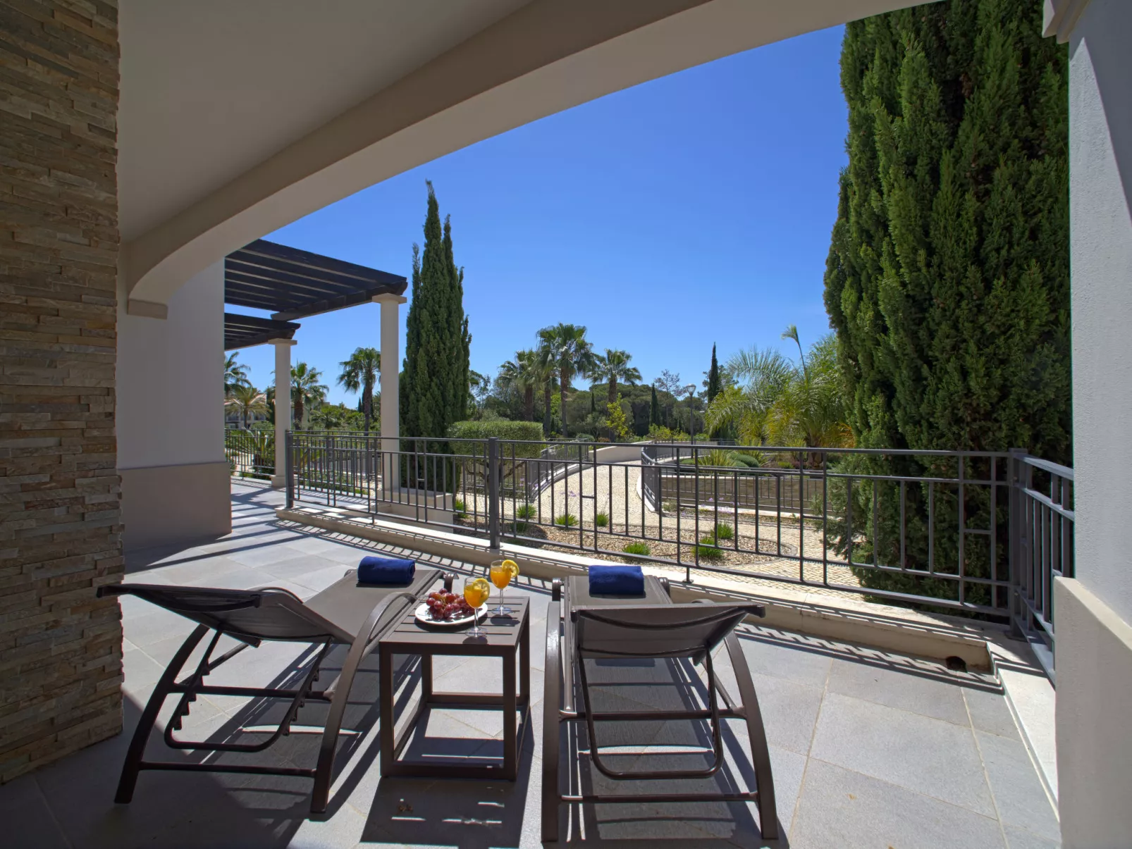 Pine Hills Turquesa-Outside