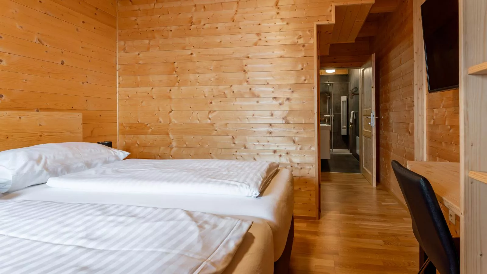 Alpina Lodge-Bedroom