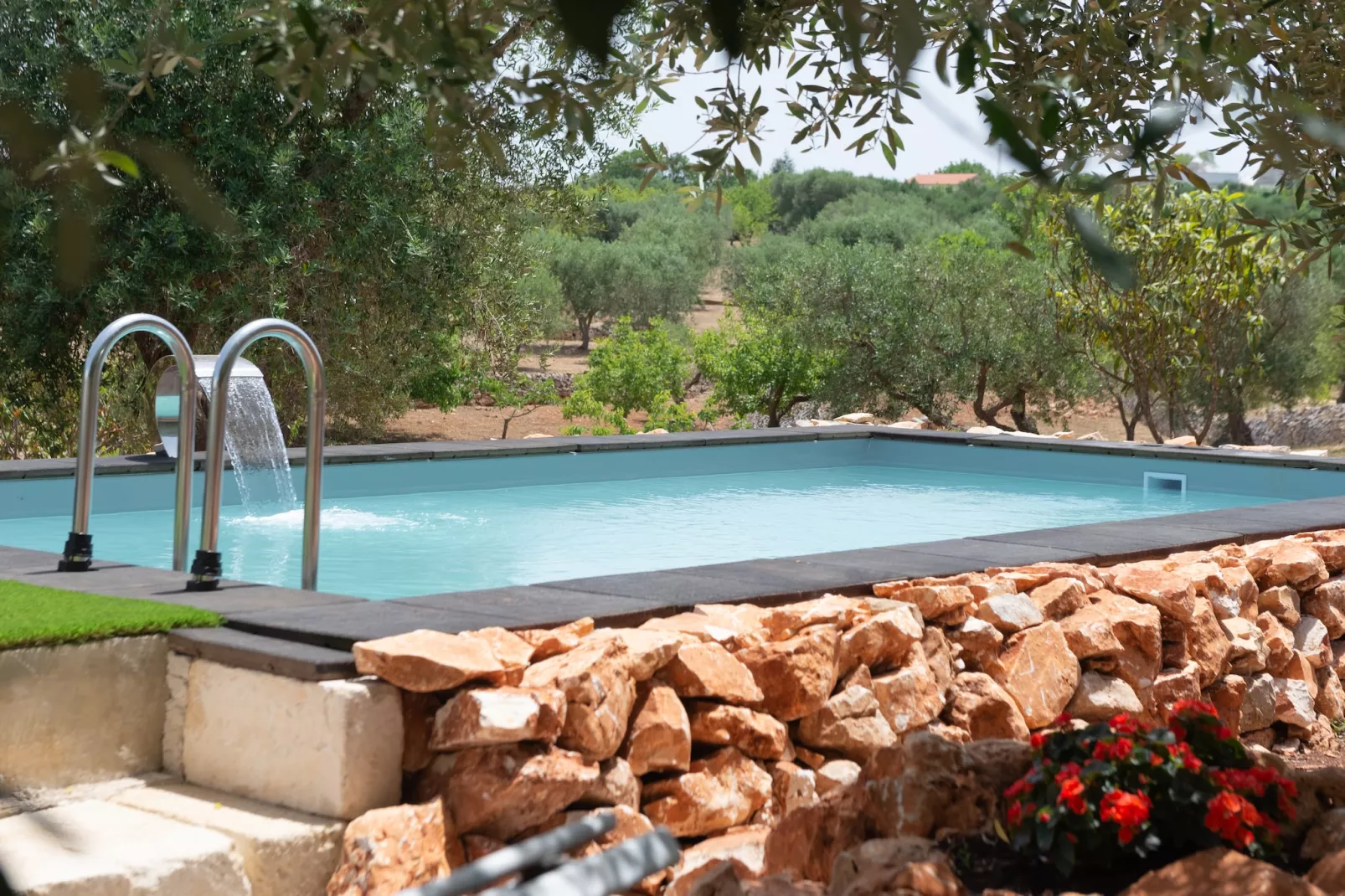 Lamia Papo in Ostuni-Schwimmbad