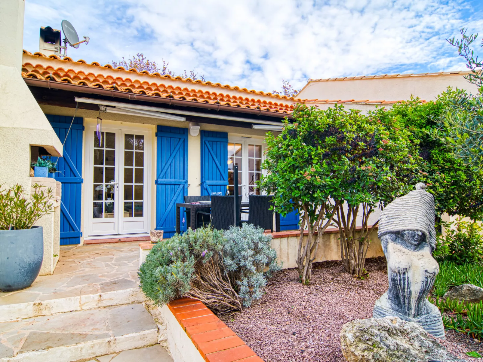 Villa!-Outside