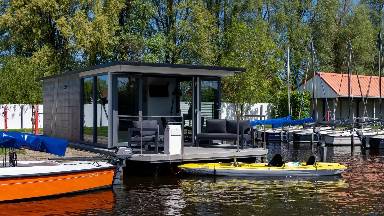 Floating in Heeg-Exterior summer