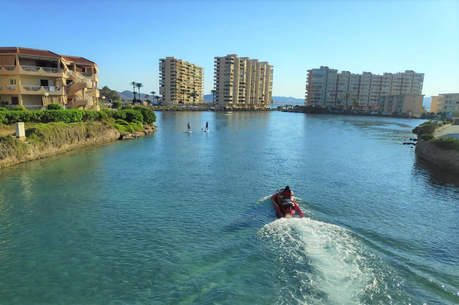 Apartamento con piscina frente al mar en La Manga del Mar Menor-Ambiance