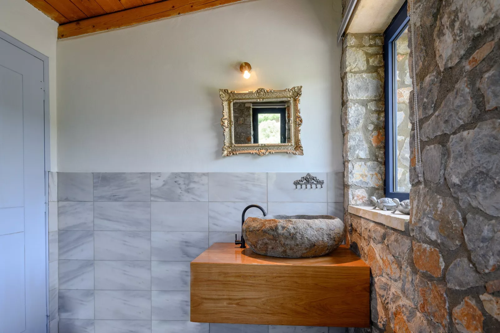 Rozare-Bathroom