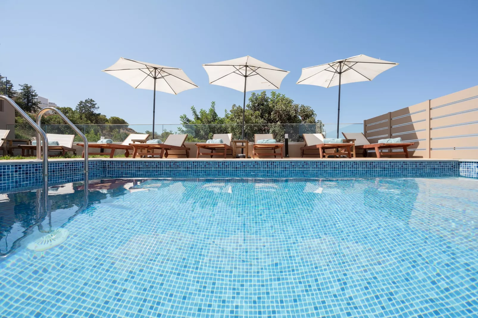 Nevelo Pearl-Pool