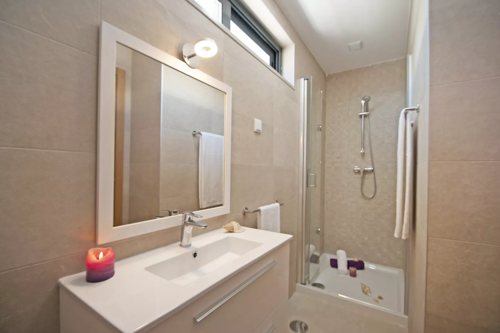 Villa Charlotte-Bathroom