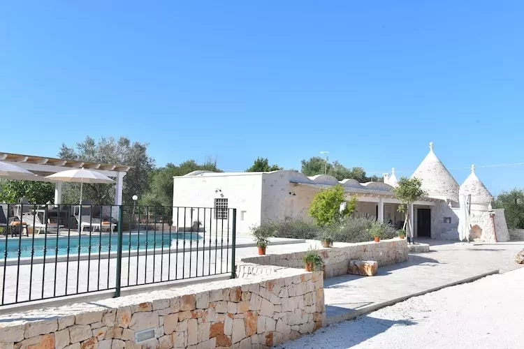 Villa Trulli dell'amore mit beheiztem Pool in Ostuni-Gardens summer