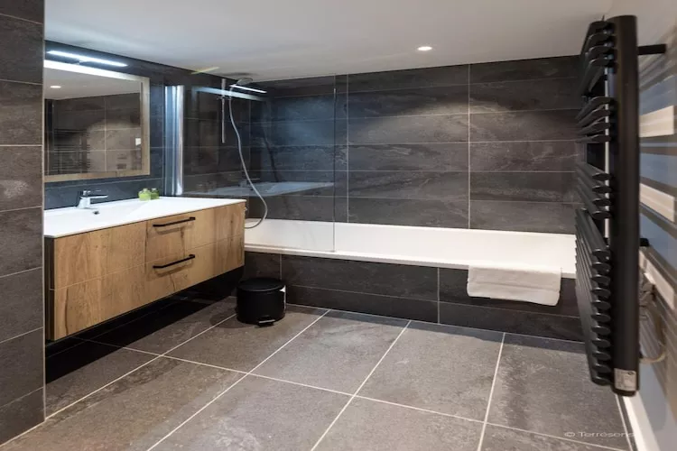 SERRE CHEVALIER Le Cristal Lodge-A40S-Bathroom