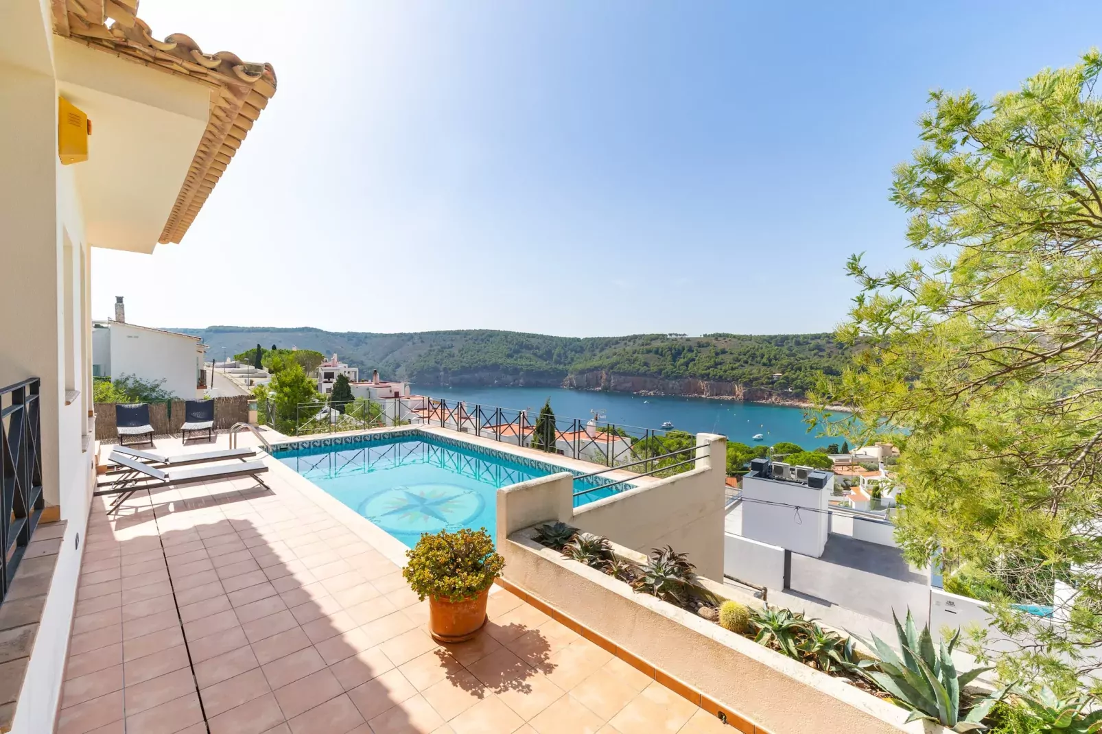 Isabelle-Terrace balcony
