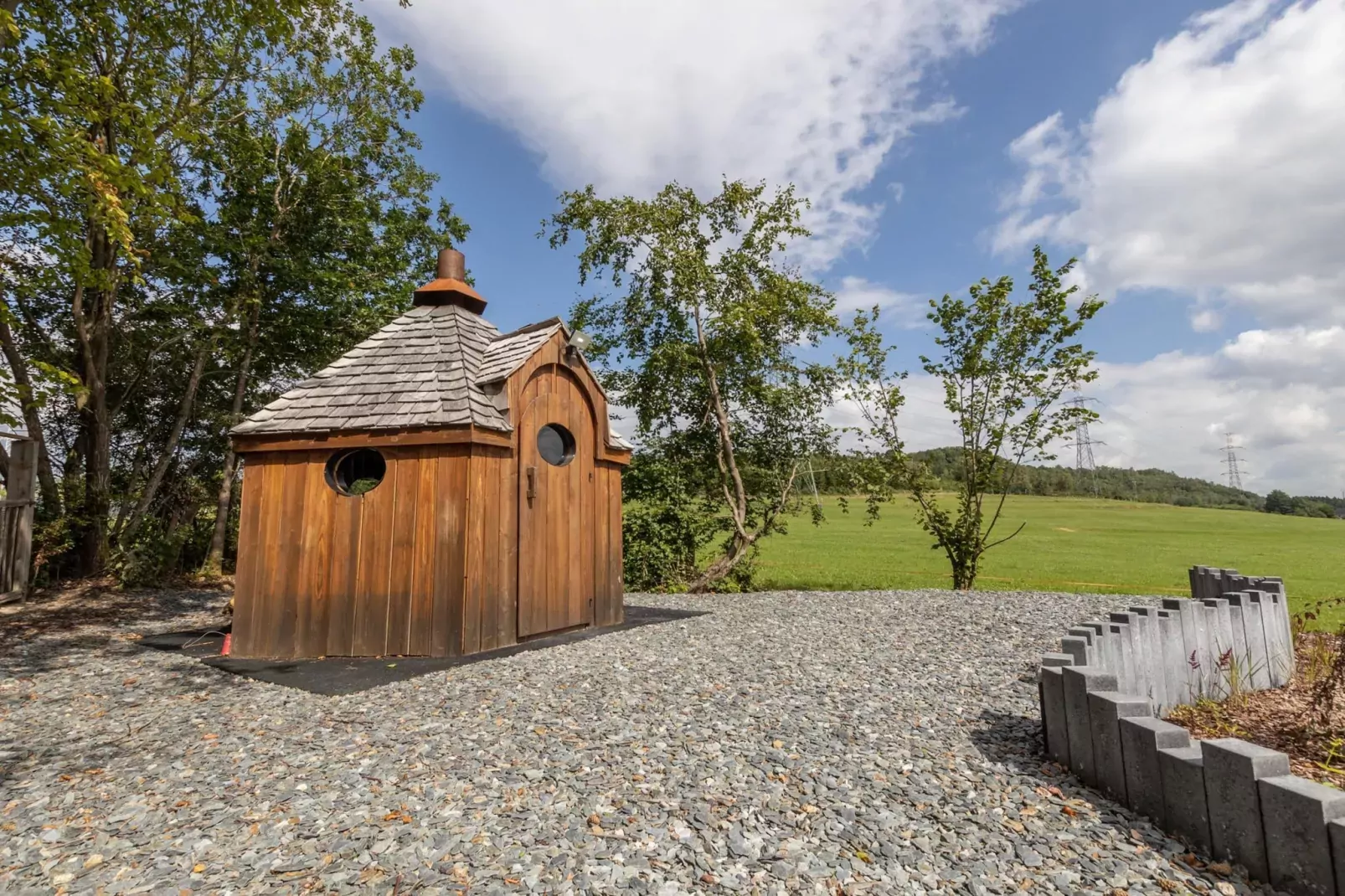 Chalet Bulle-Gardens summer