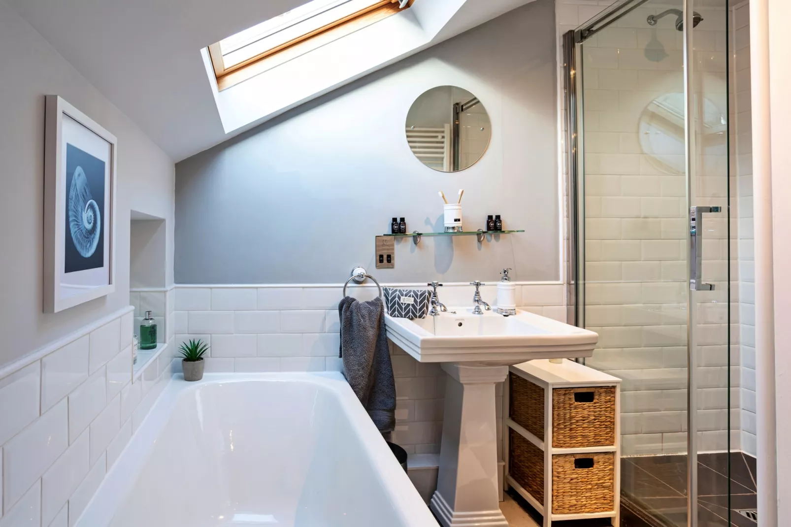 Ivy Cottage-Bathroom