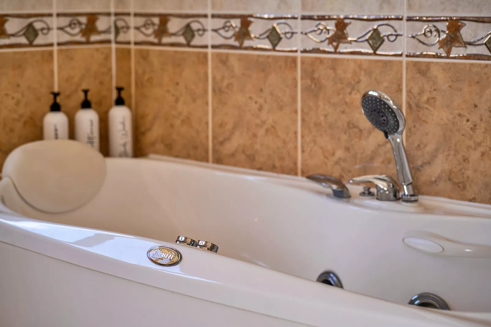 Gratton House-Bathroom