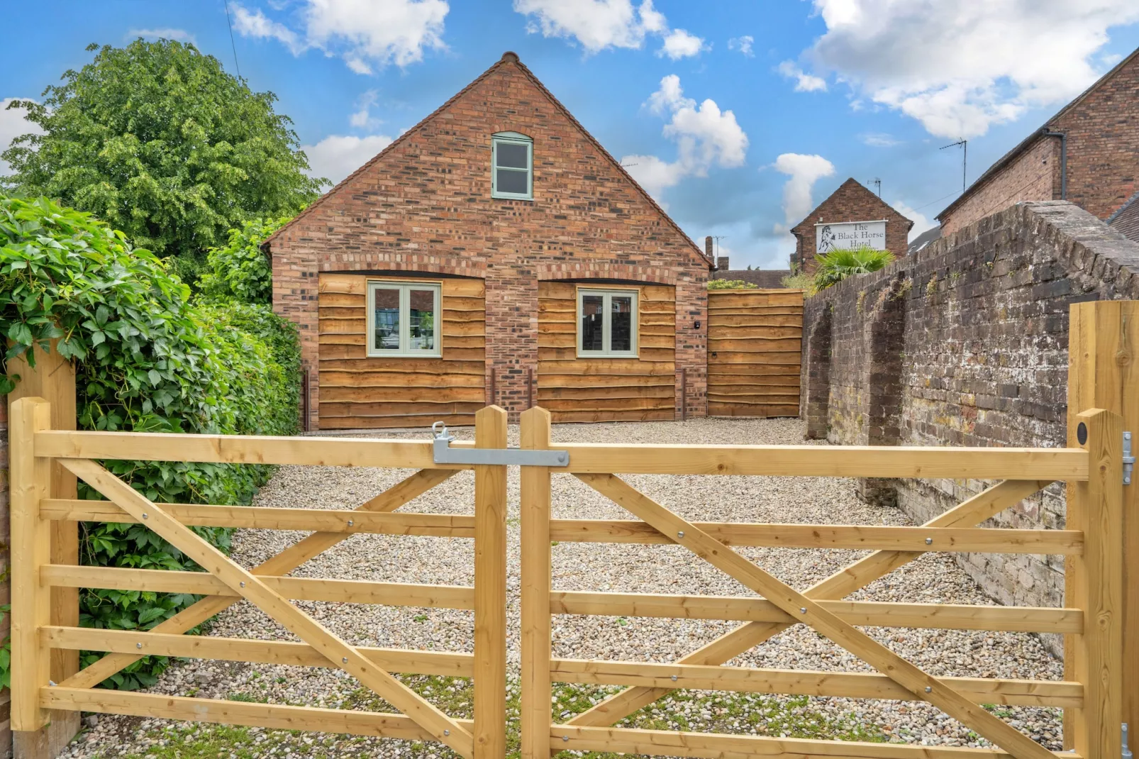 Barn Cottage-Gardens summer