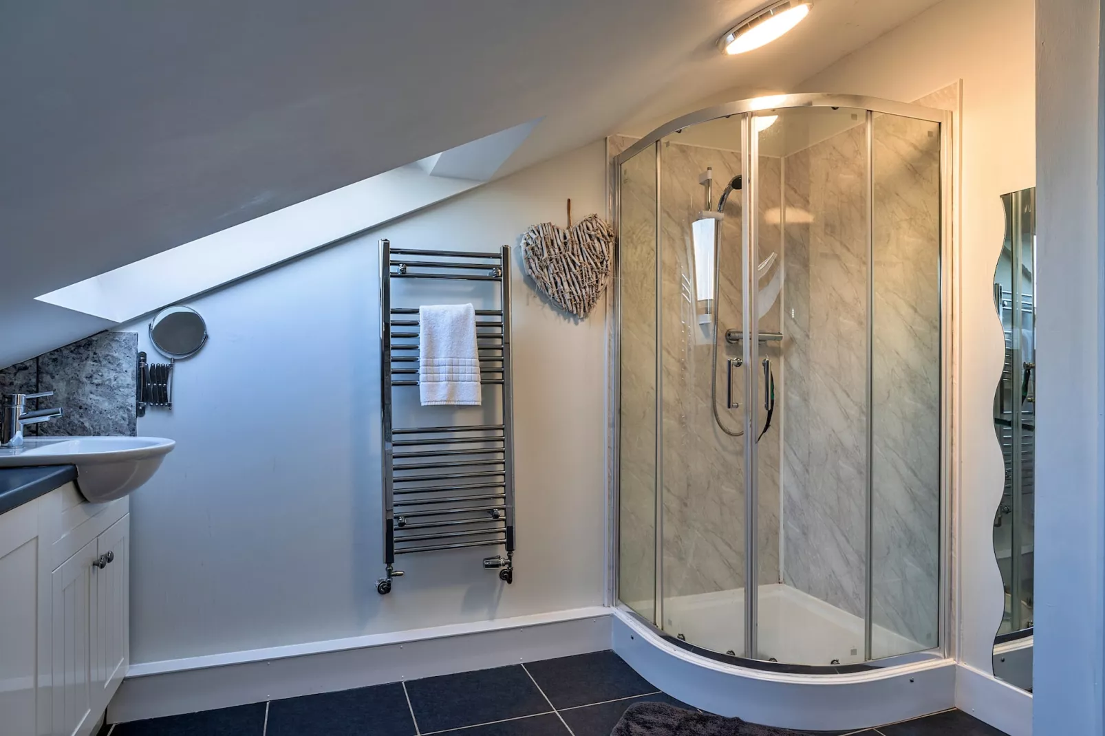Trennal Barn-Bathroom
