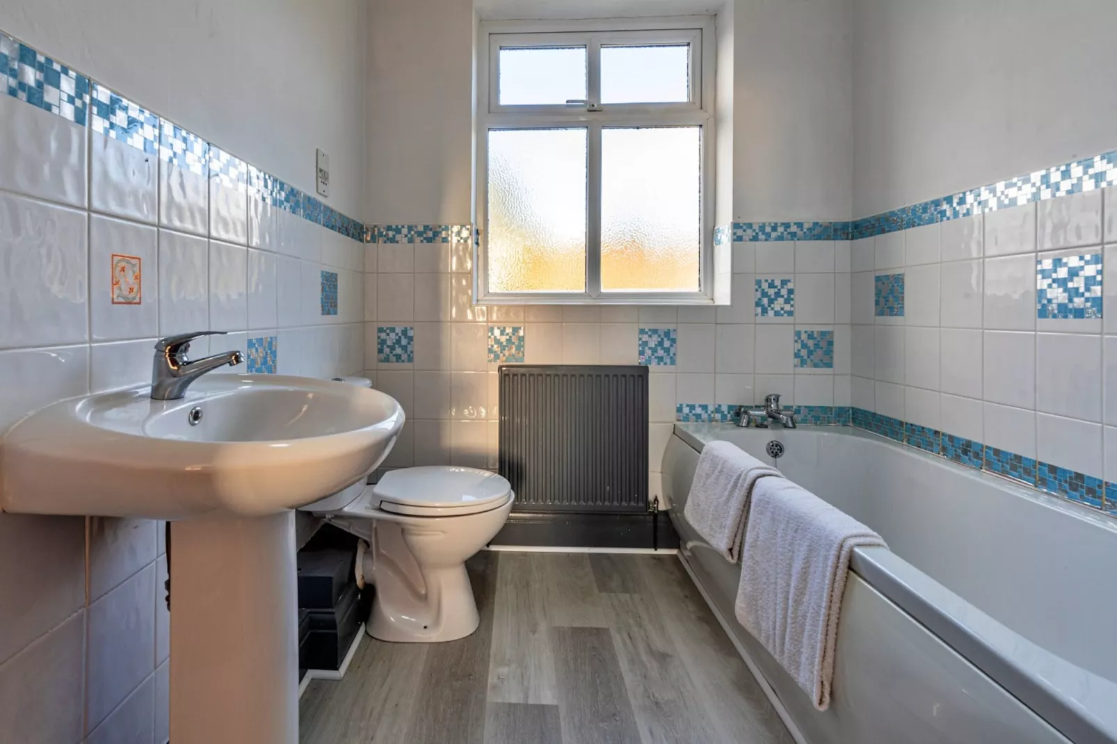 Ty Gwyn Hideaway-Bathroom