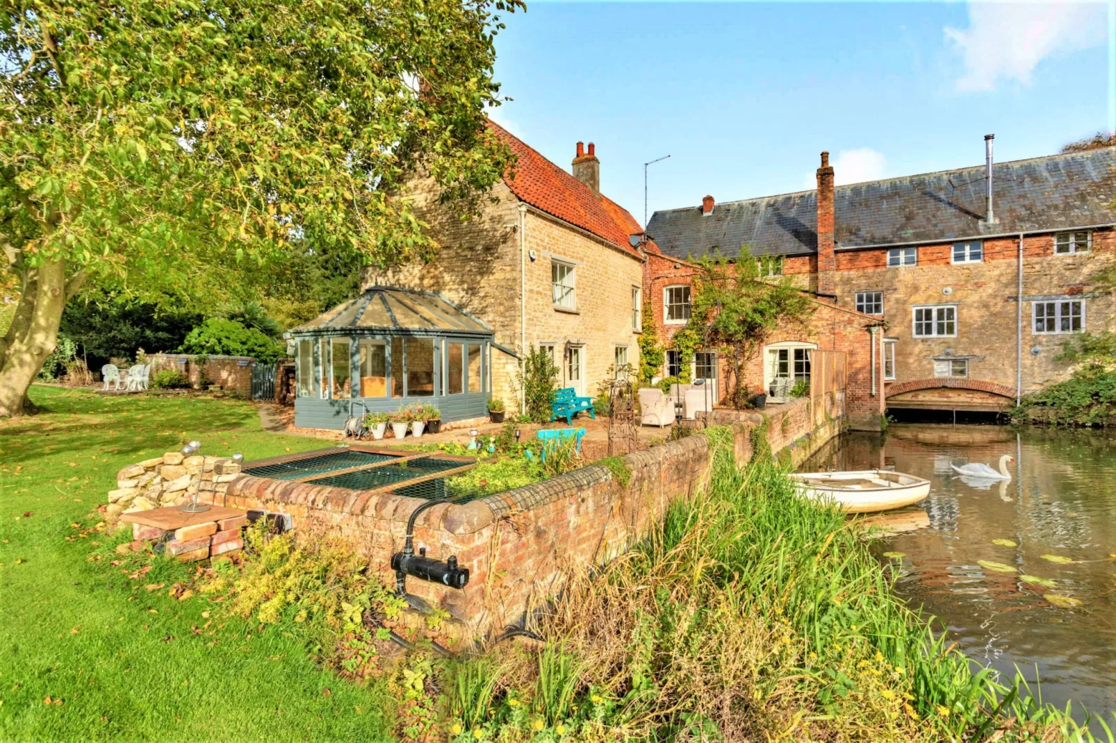 Islip Mill House - Beautiful Riverside Home-Outdoor