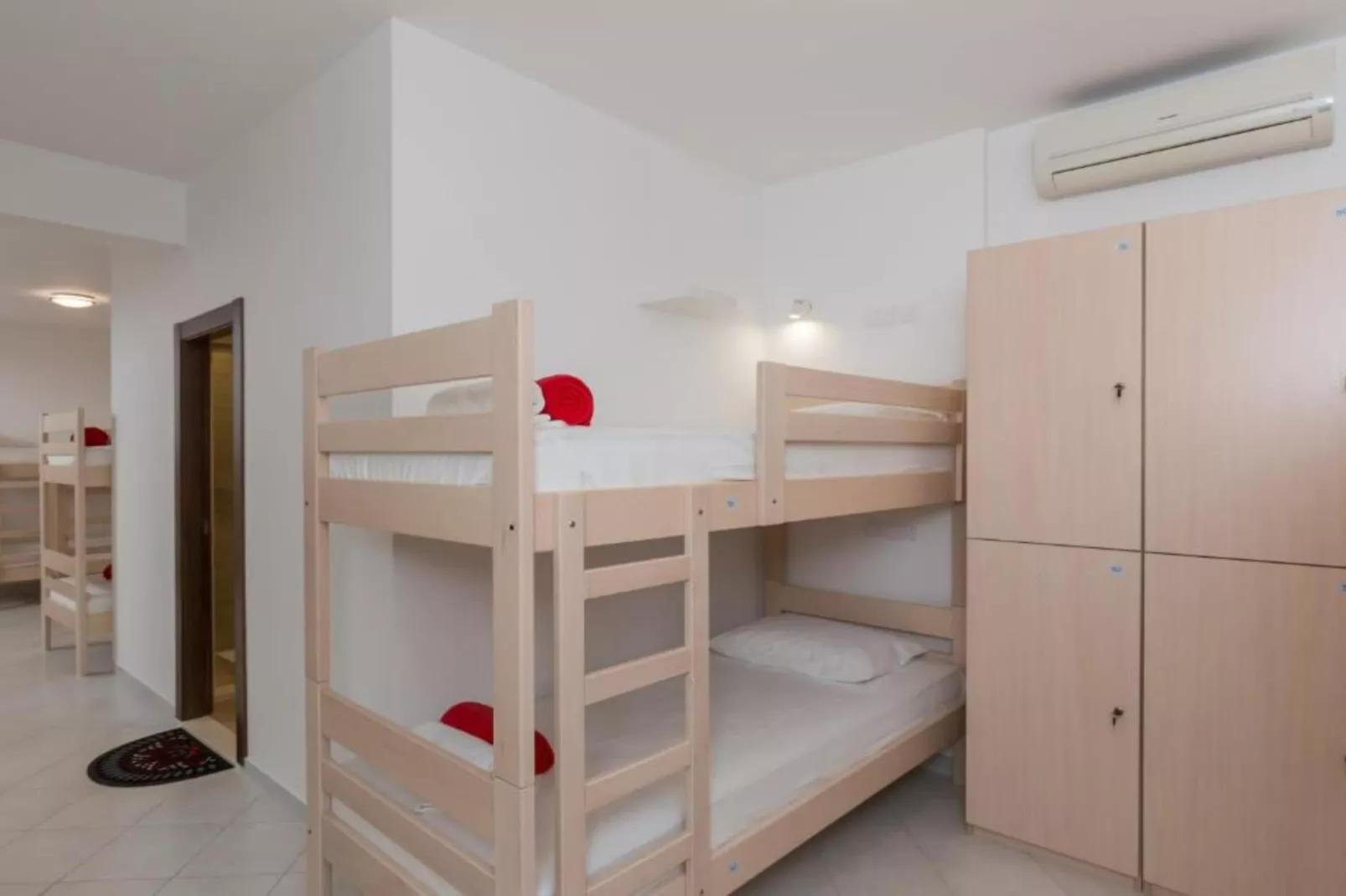 Hostel Free Bird - Bed in Five Bed Mixed Dormitory Room 4  (F)-Schlafzimmer