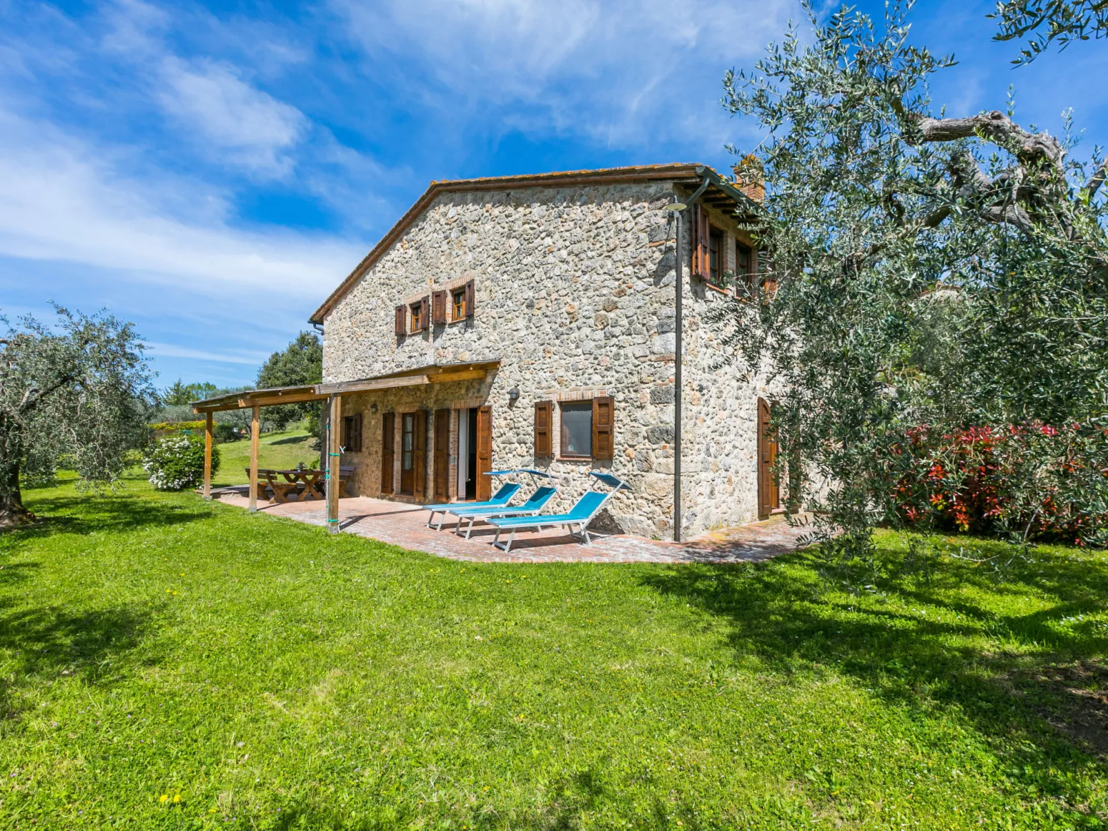 Il Fienile-Outside