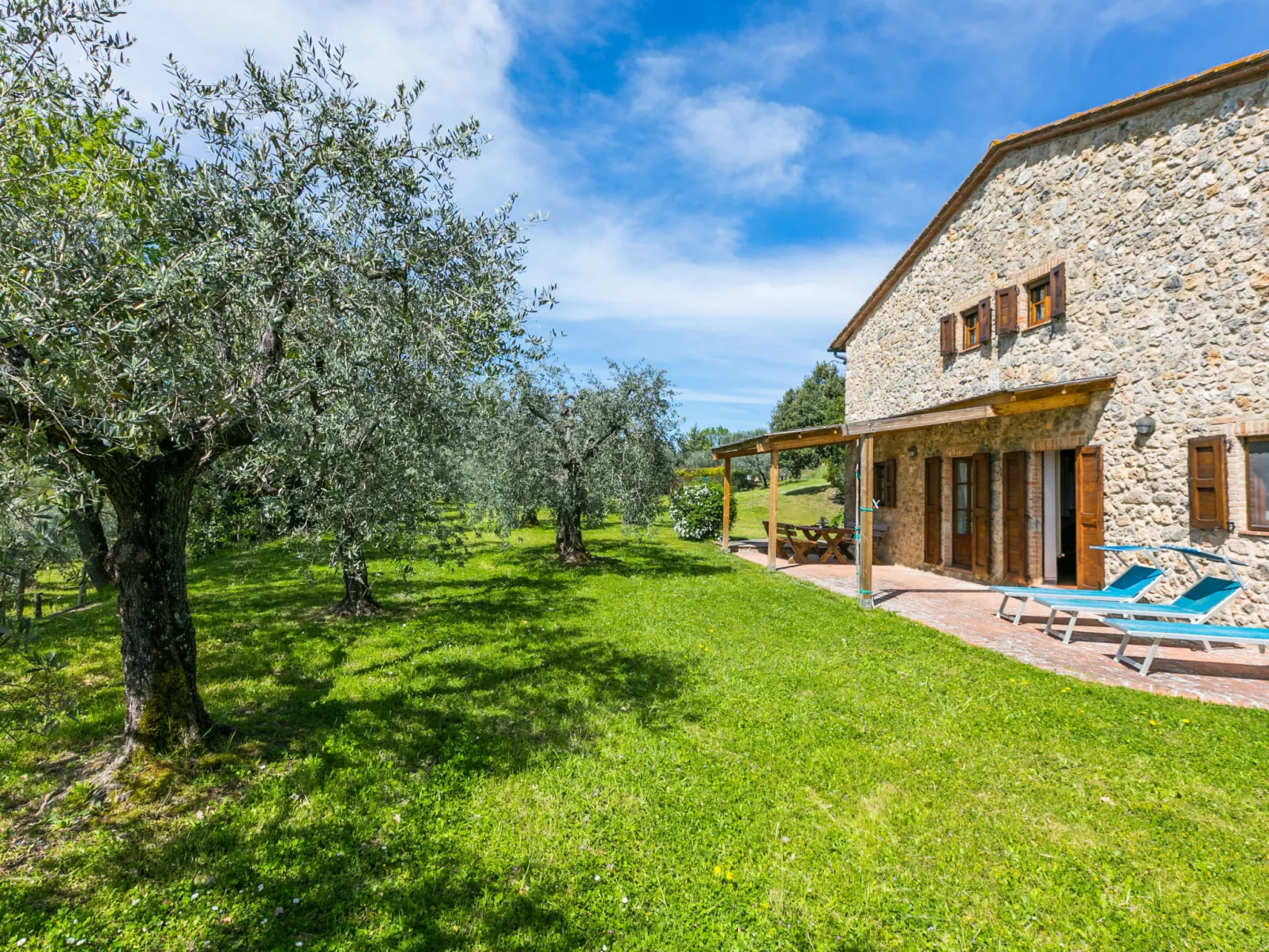 Il Fienile-Outside