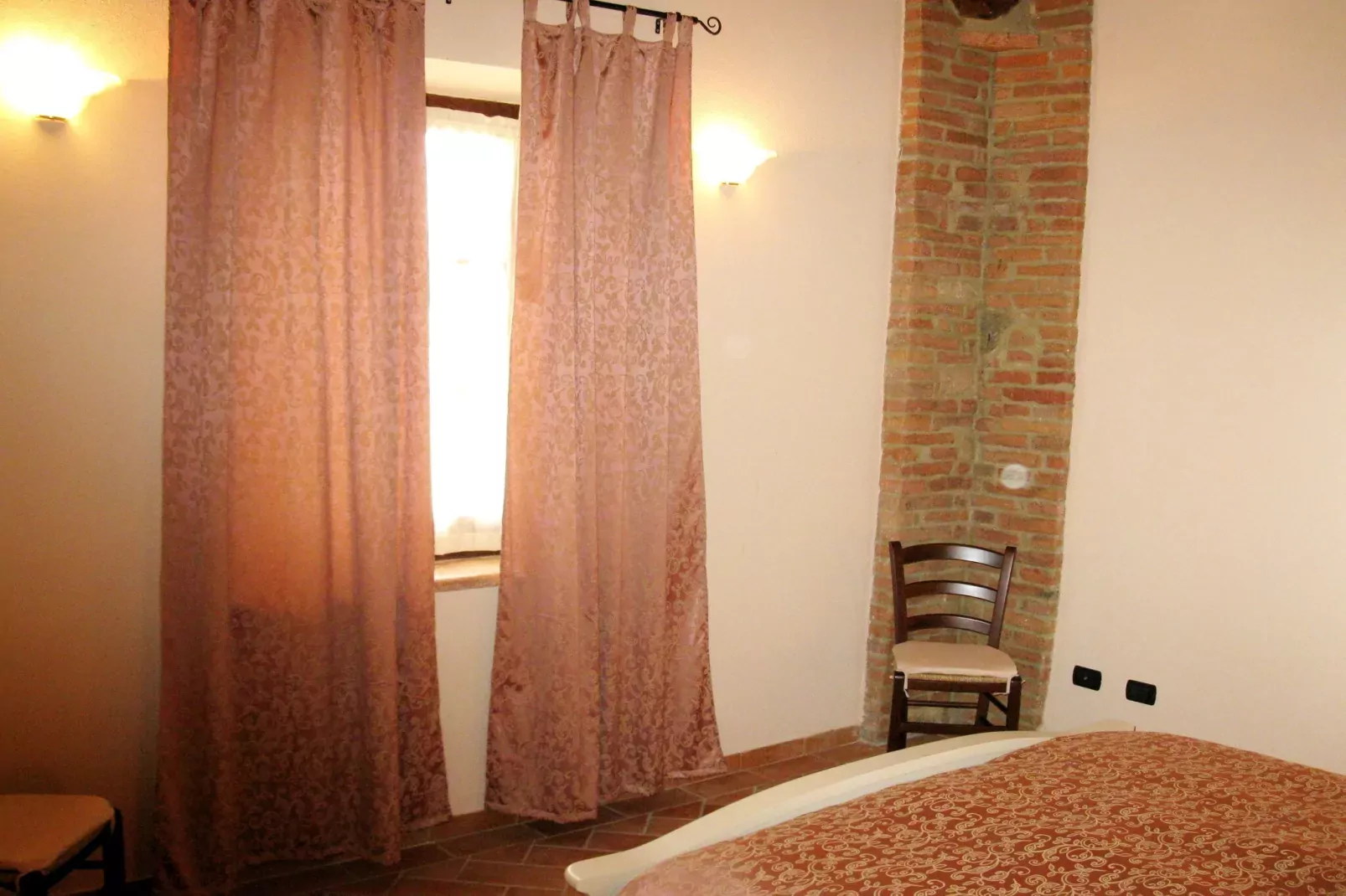 Fuoco-Bedroom