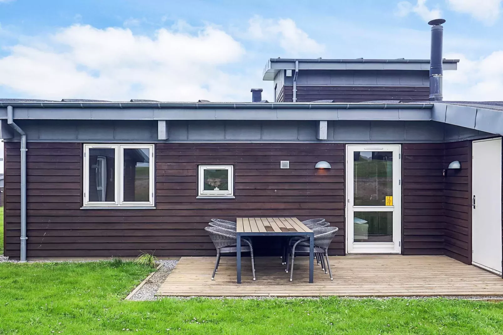 Well-maintained holiday home in Faborg-View
