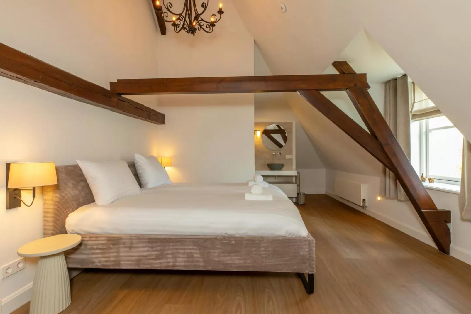 Vakantiehuis 'Boerderij Molenhof' - Stationsweg 5  Heinkenszand-Bedroom