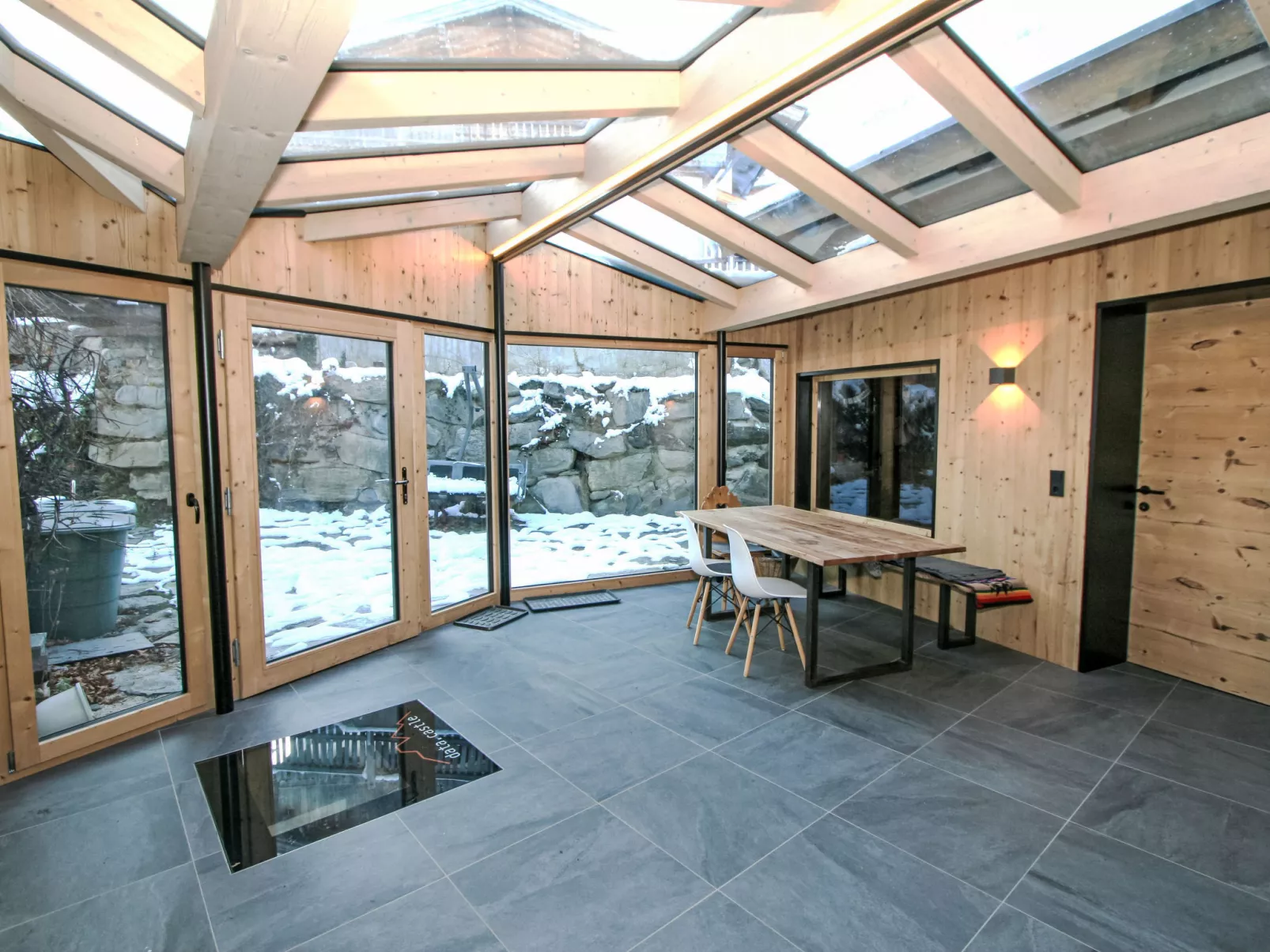 Data.Castle - Ski in Ski out-Inside