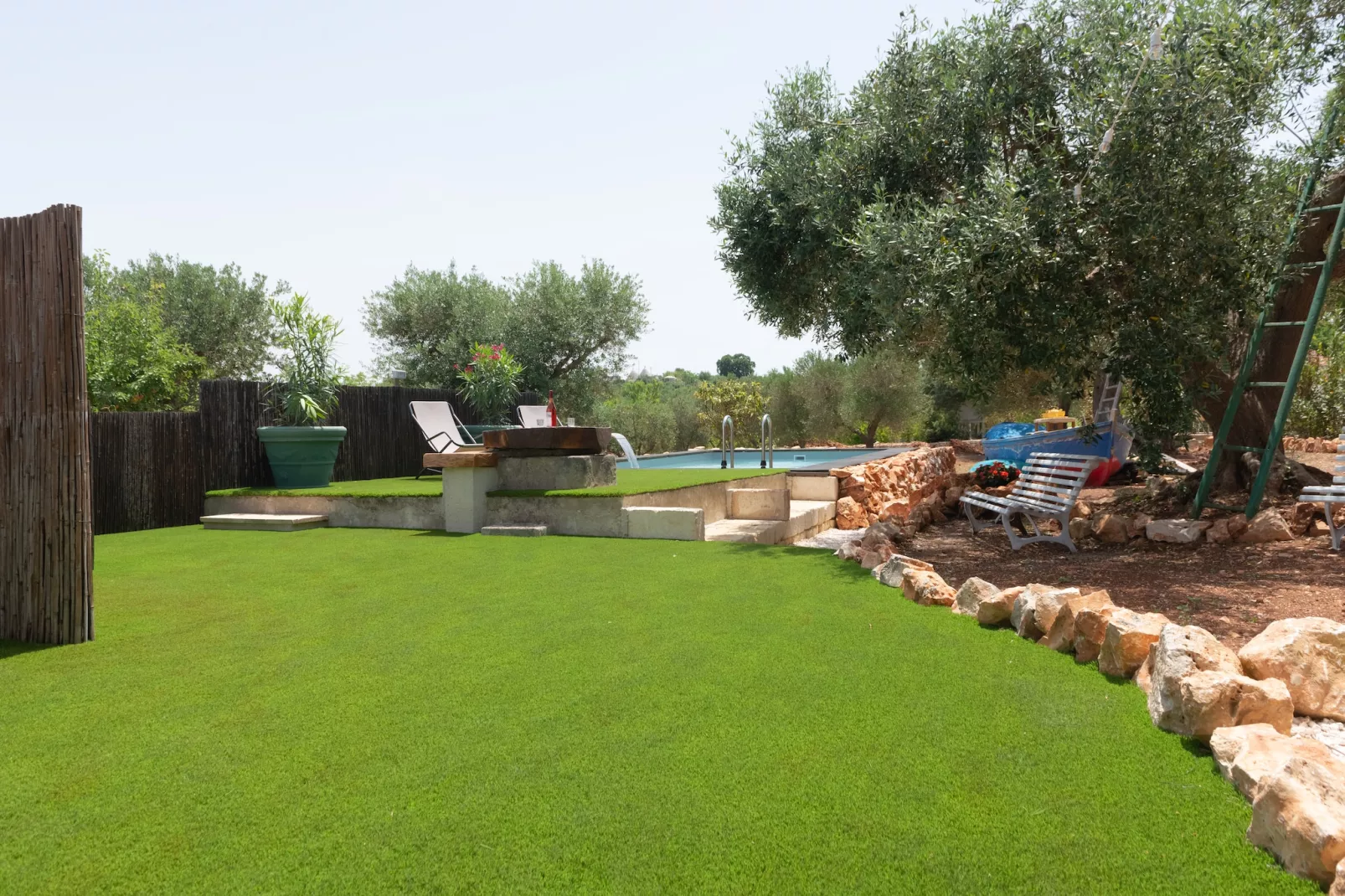 Lamia Papo in Ostuni-Schwimmbad