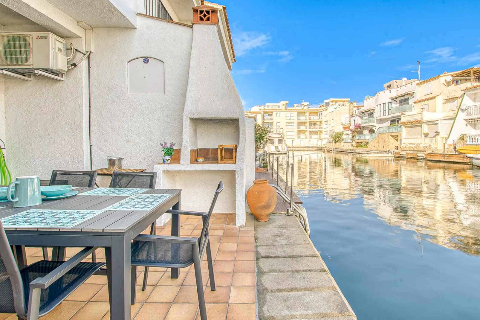 ISLA CARTAGO 49 Empuriabrava-View summer