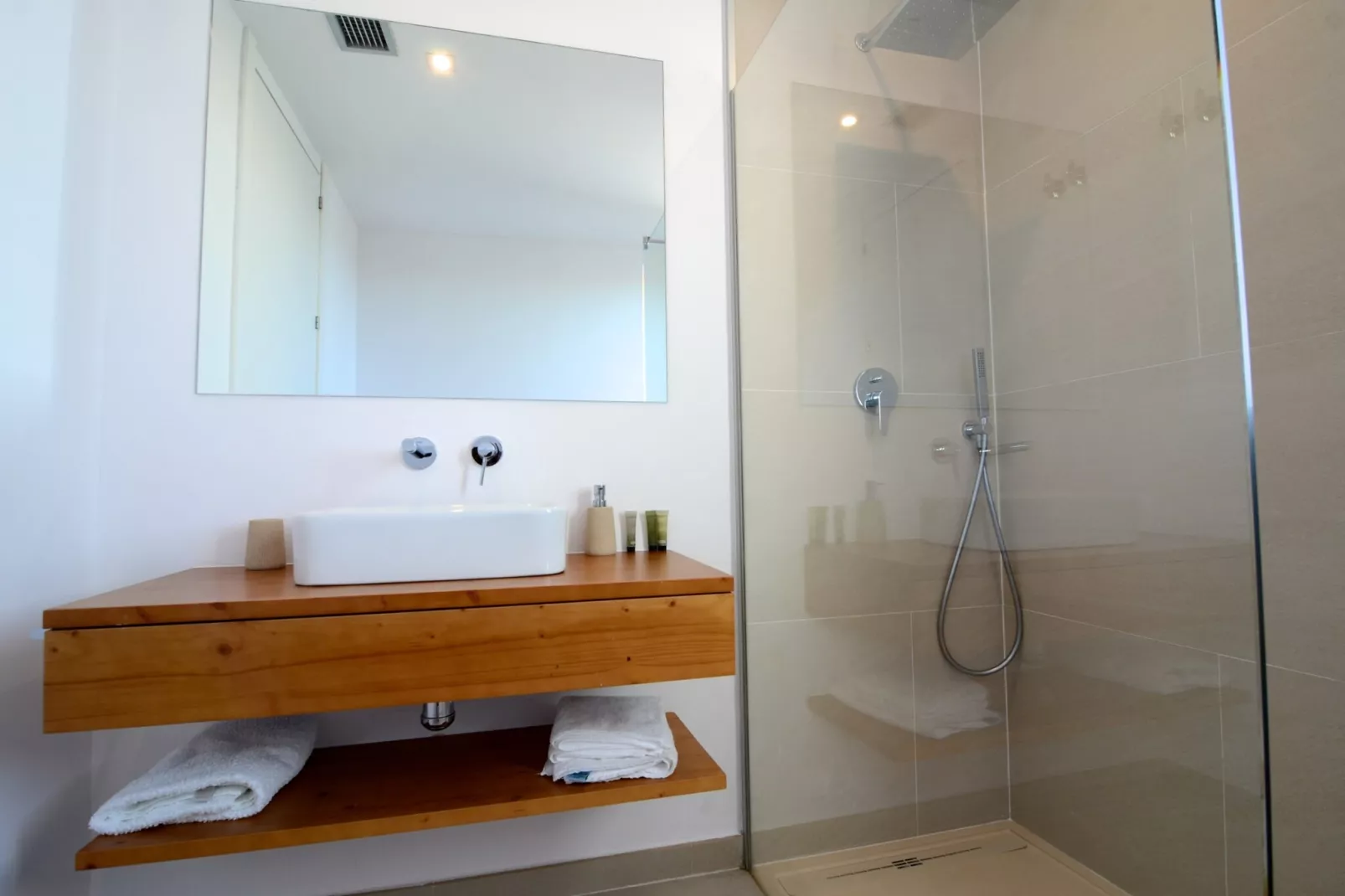 VILLA PINELL-Bathroom