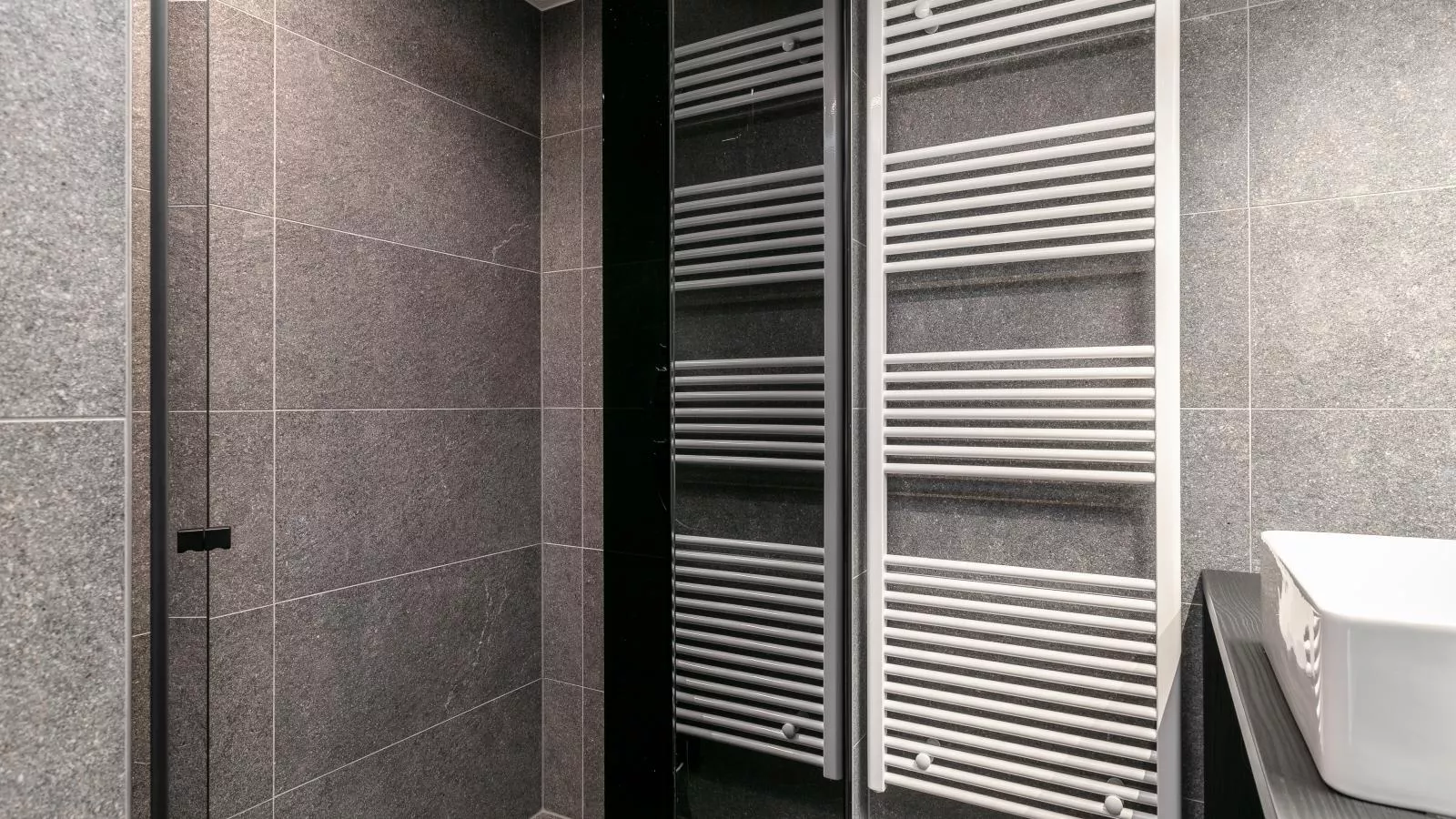 Adult Only Superior Suite-Bathroom