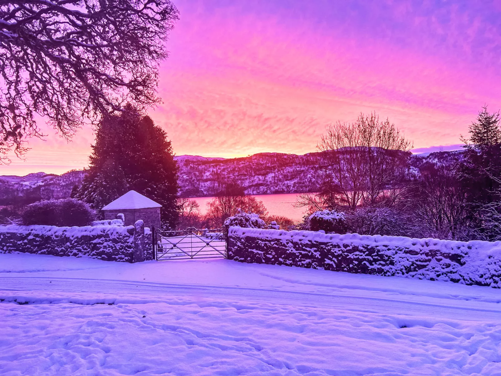 The Romantic Bothy-Outside
