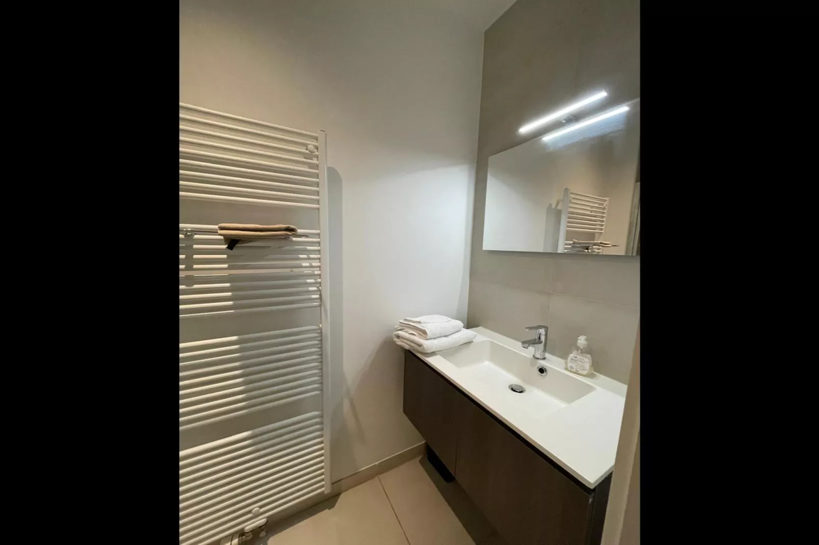 Luxe appartement Montoyer-Bathroom