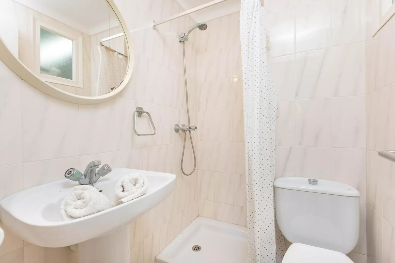Carena Pl-Bathroom