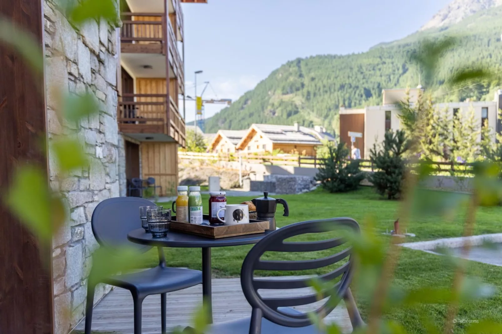 SERRE CHEVALIER Le Cristal Lodge-A24S-Gardens summer