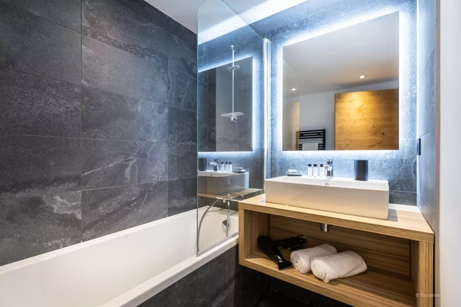 CHAPELLE DABONDANCE Le Flocon Blanc A38P-Salle de bain