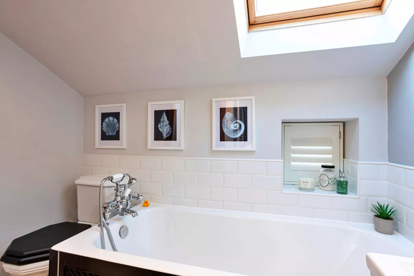 Ivy Cottage-Bathroom