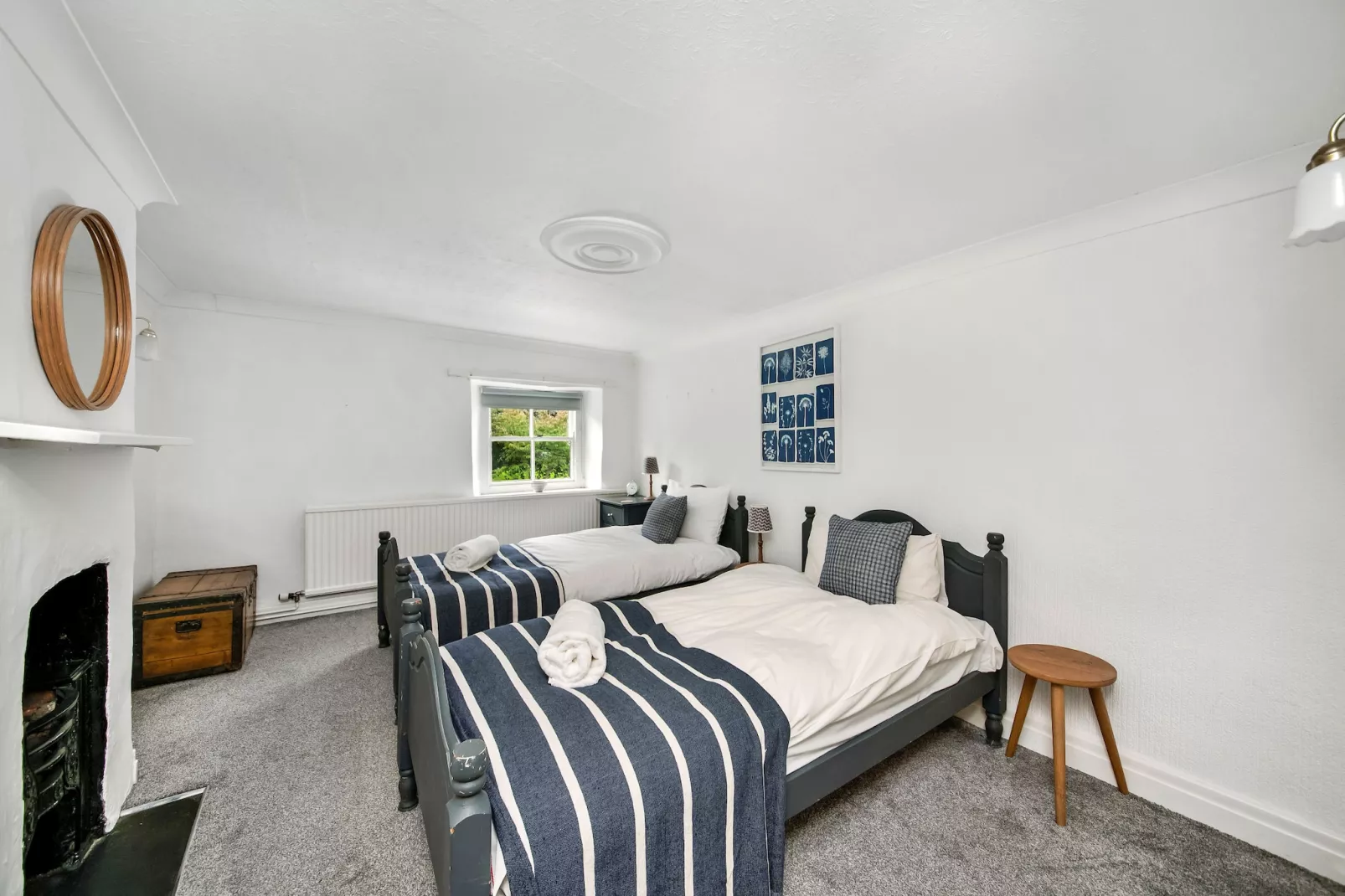 Low Green Cottage-Bedroom