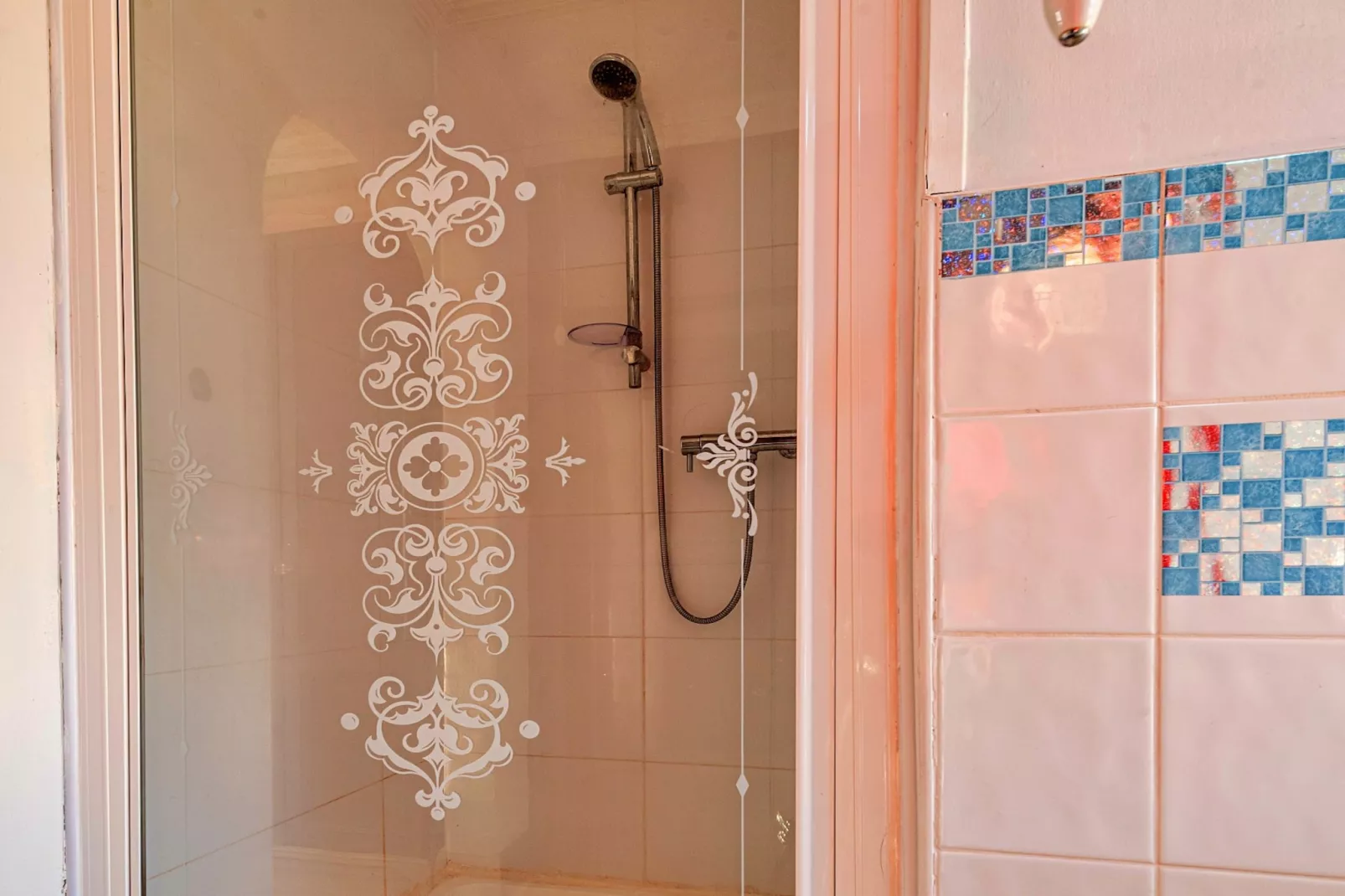 Ty Gwyn Hideaway-Bathroom