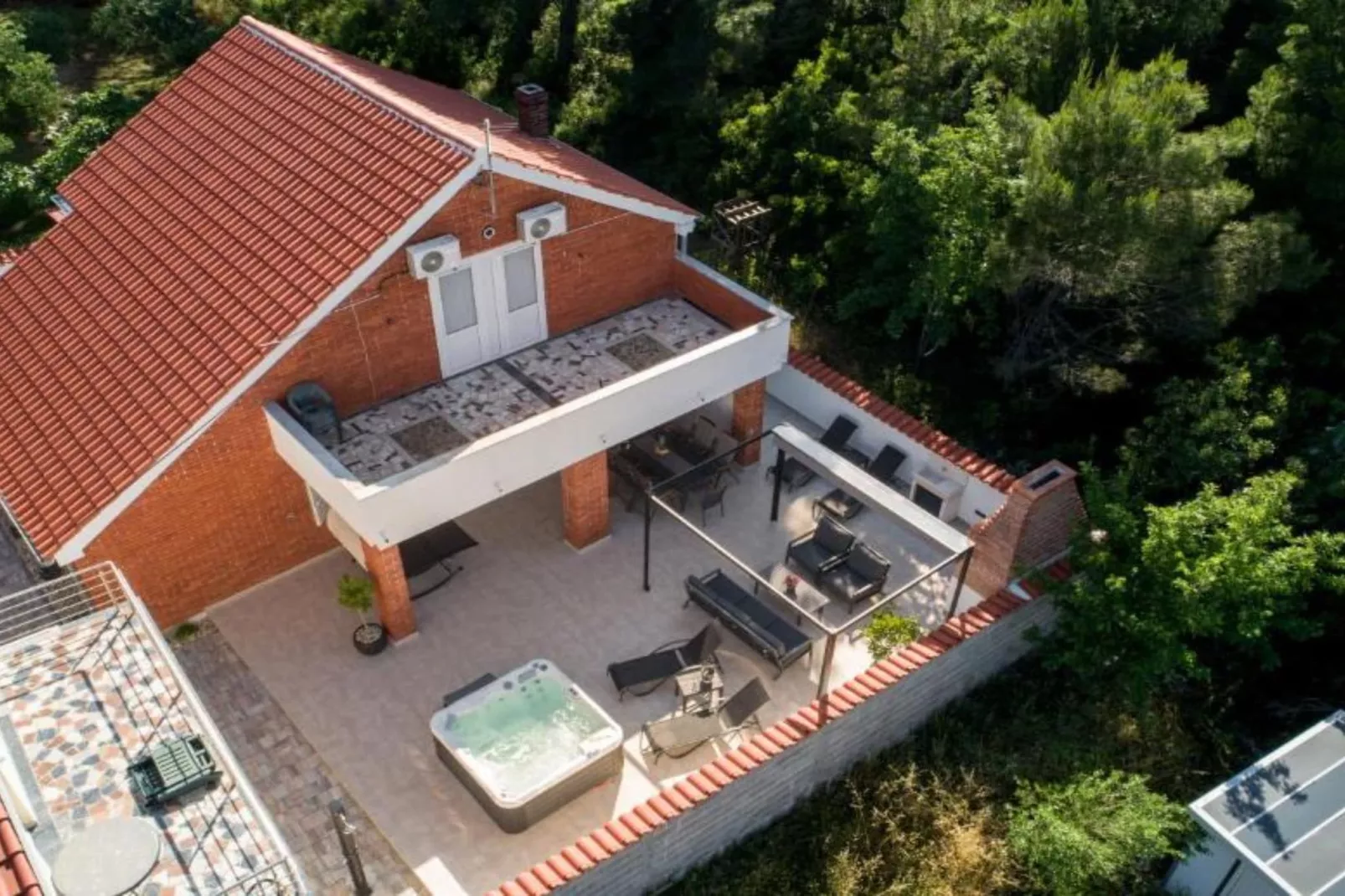 Four Bedroom Villa With Hot Tub-Vue