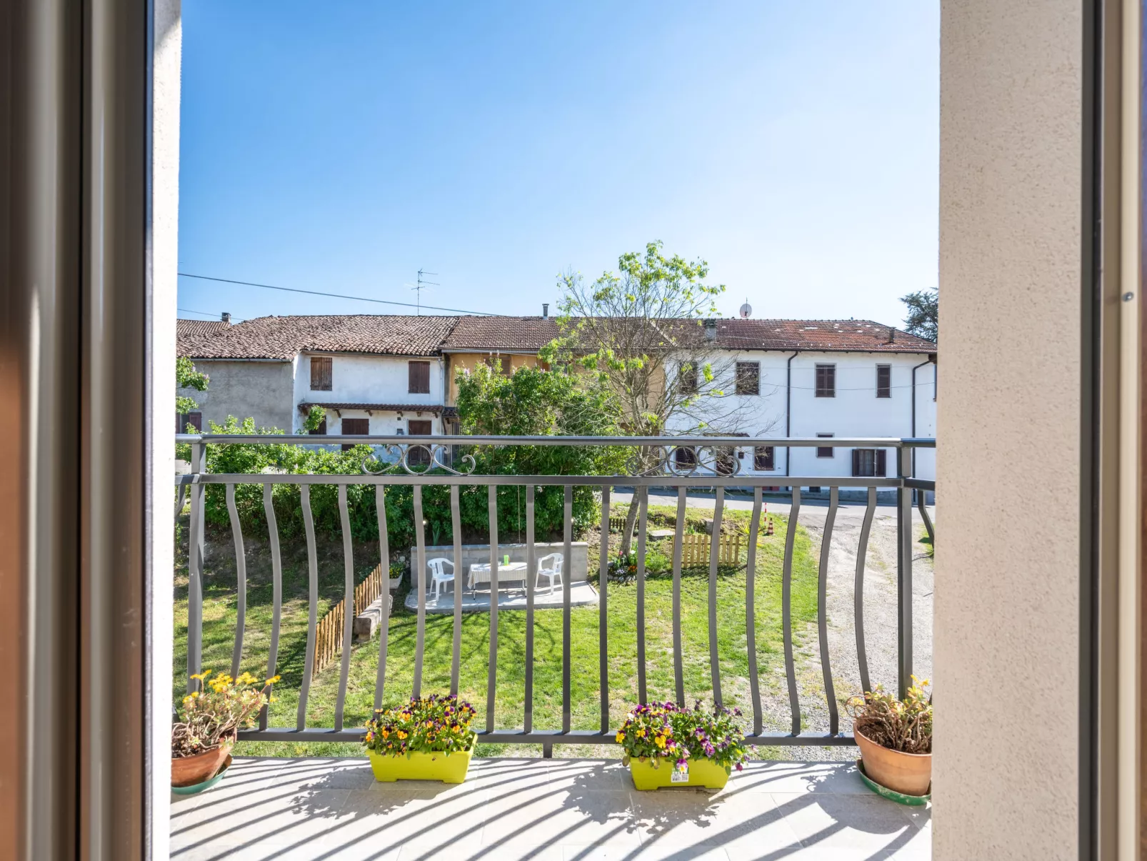 Raggio di Sole-Outside