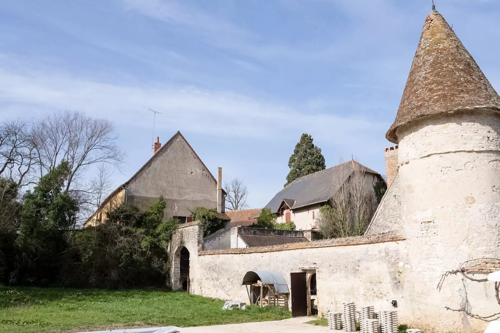 LE VIEUX CHATEAU-Gärten Sommer