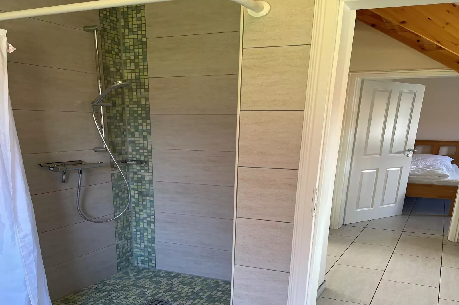 Katamaran II mit Haustier-Bathroom