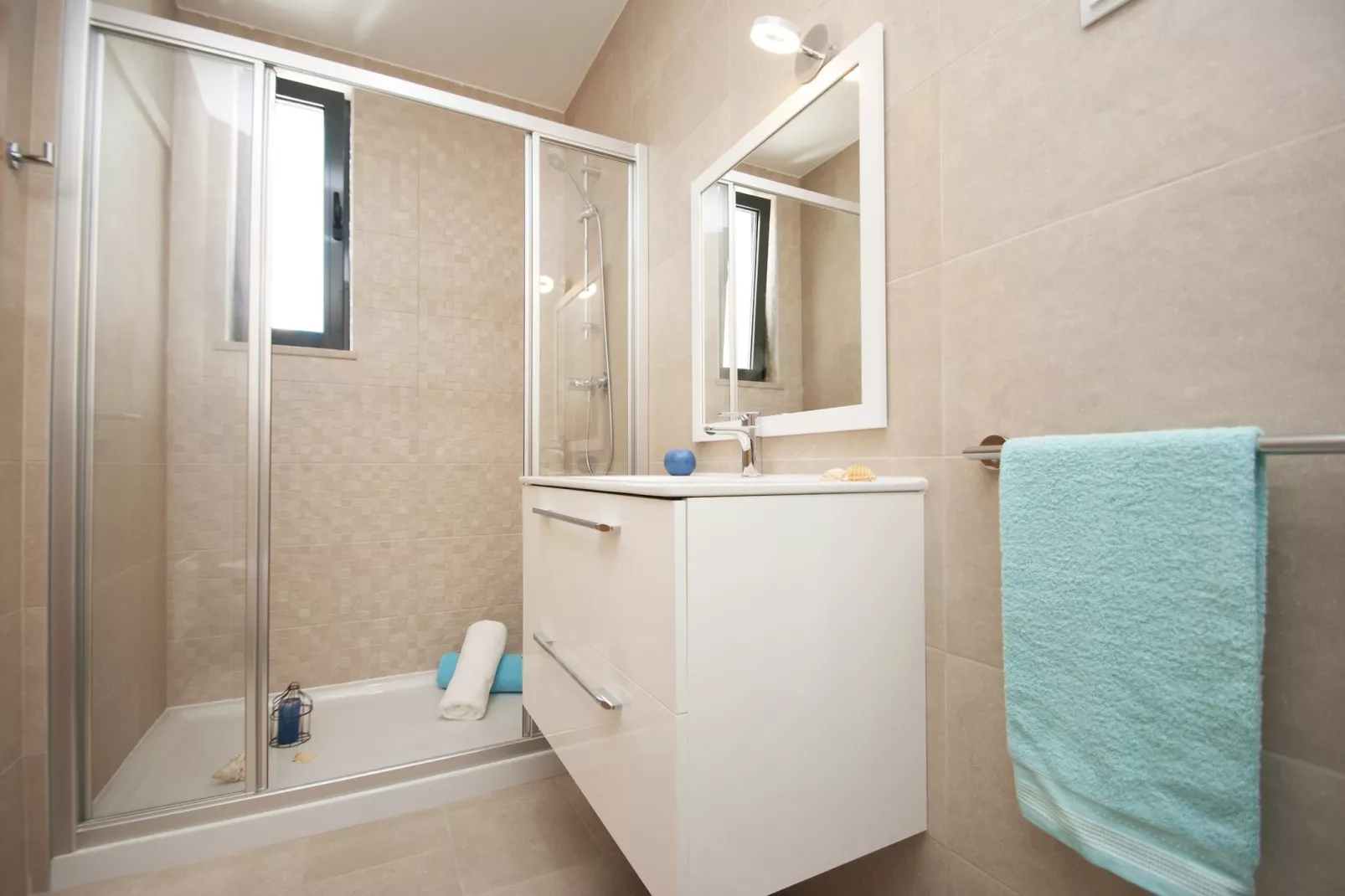 Villa Charlotte-Bathroom