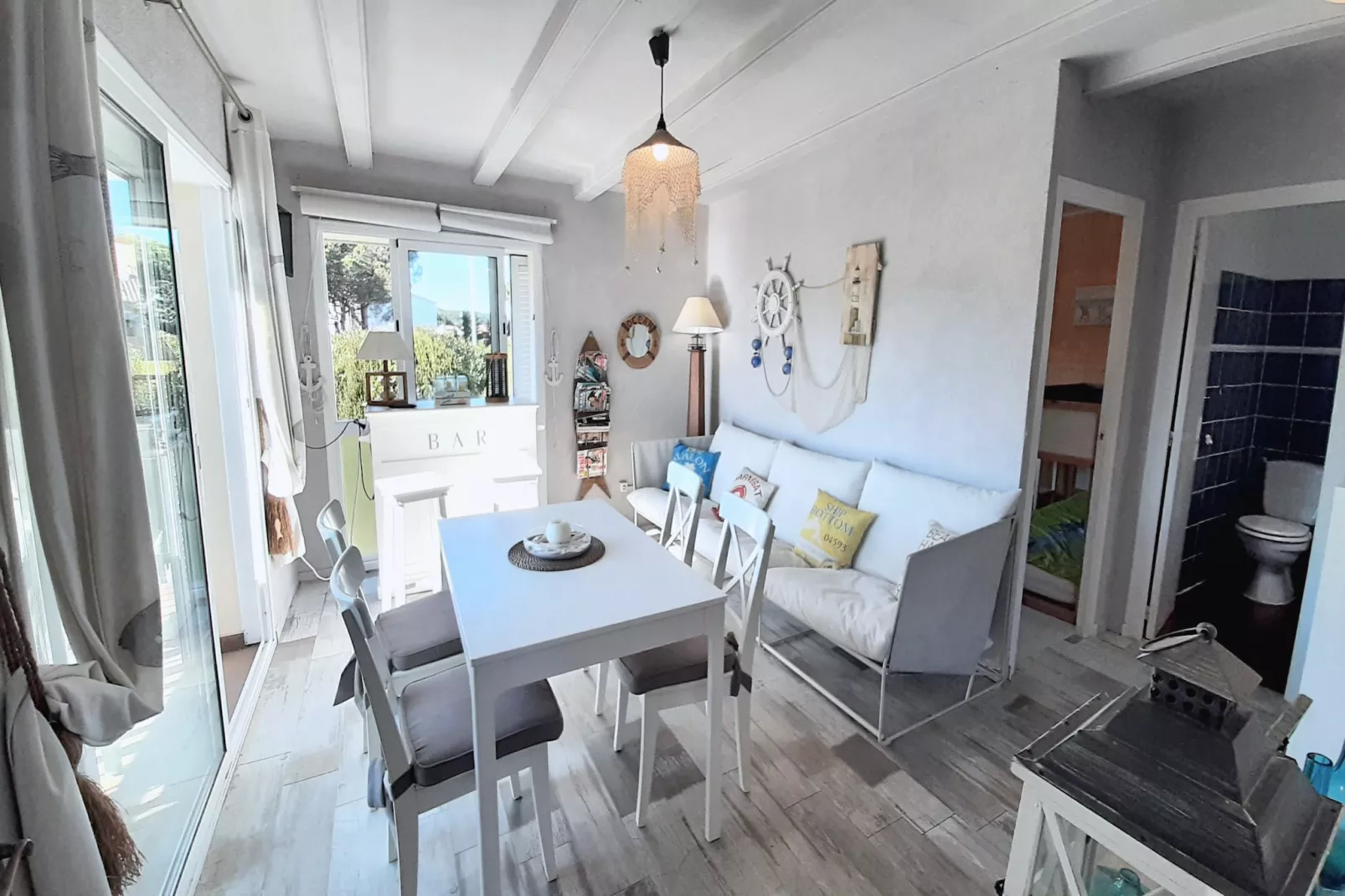 Costa Brava K-2-Salon