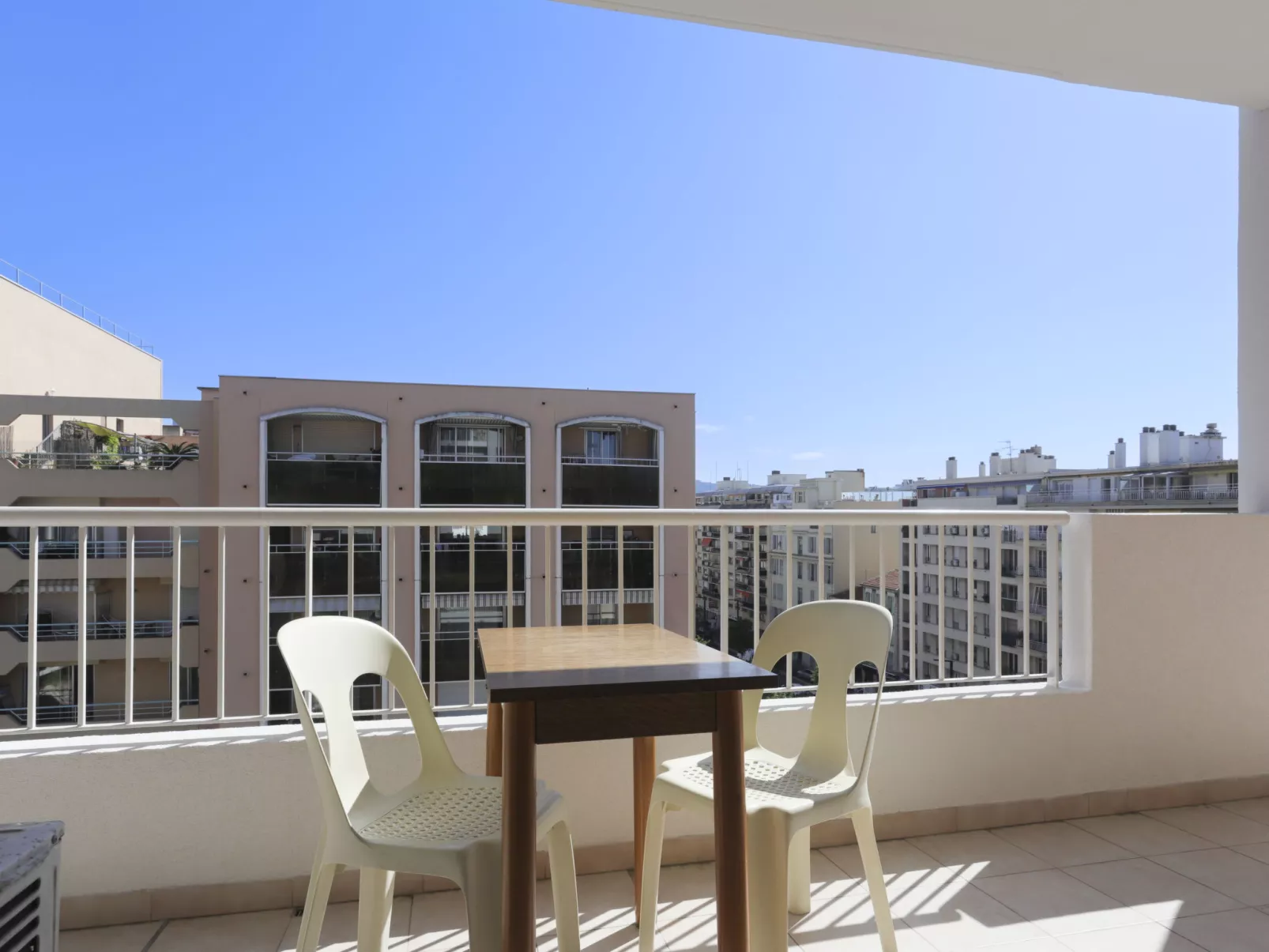 Baie Azur-Outside