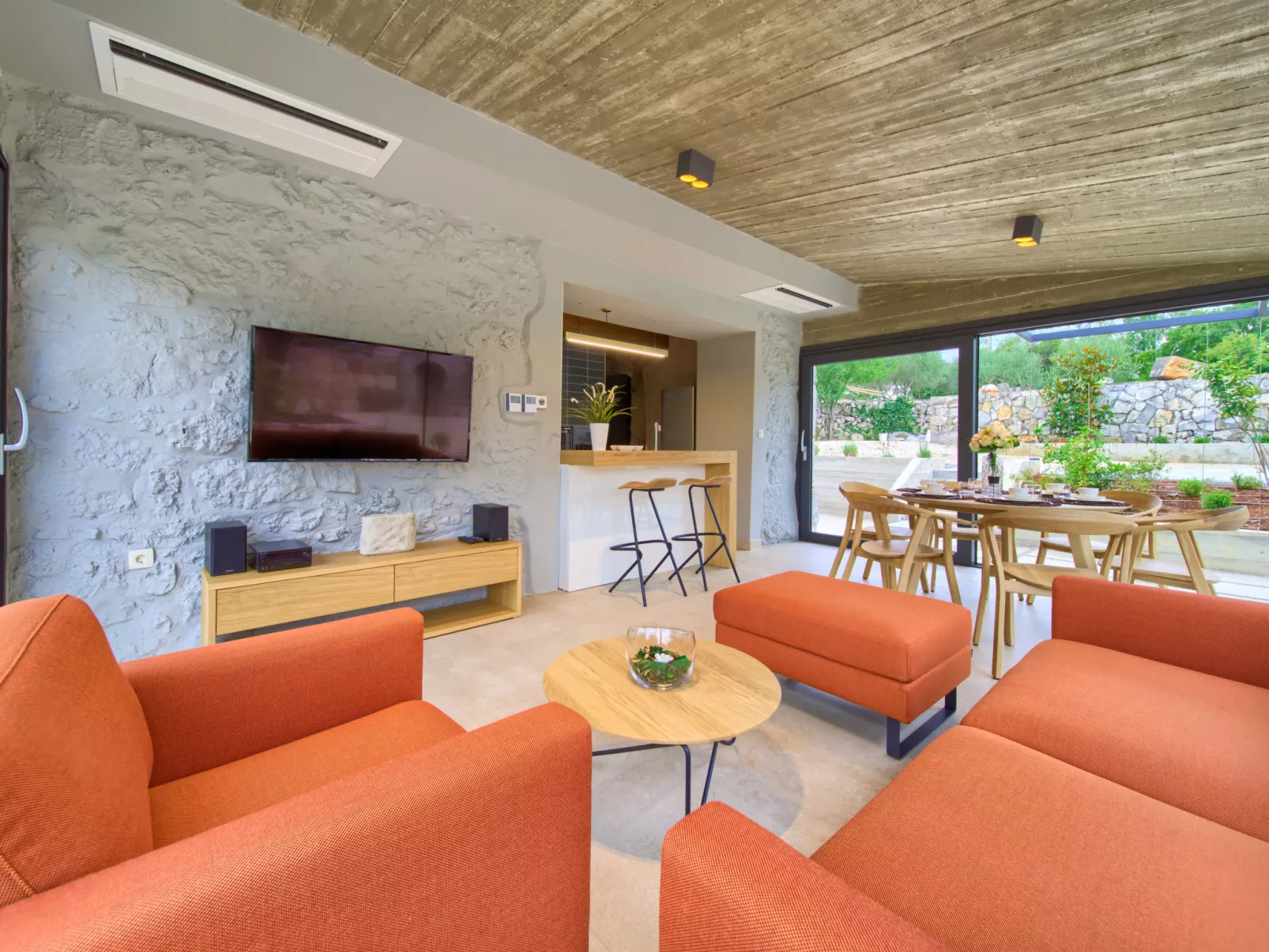 Jerini The Barn-Inside