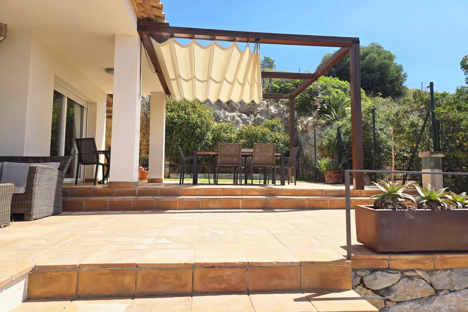 Isabelle-Terrace balcony