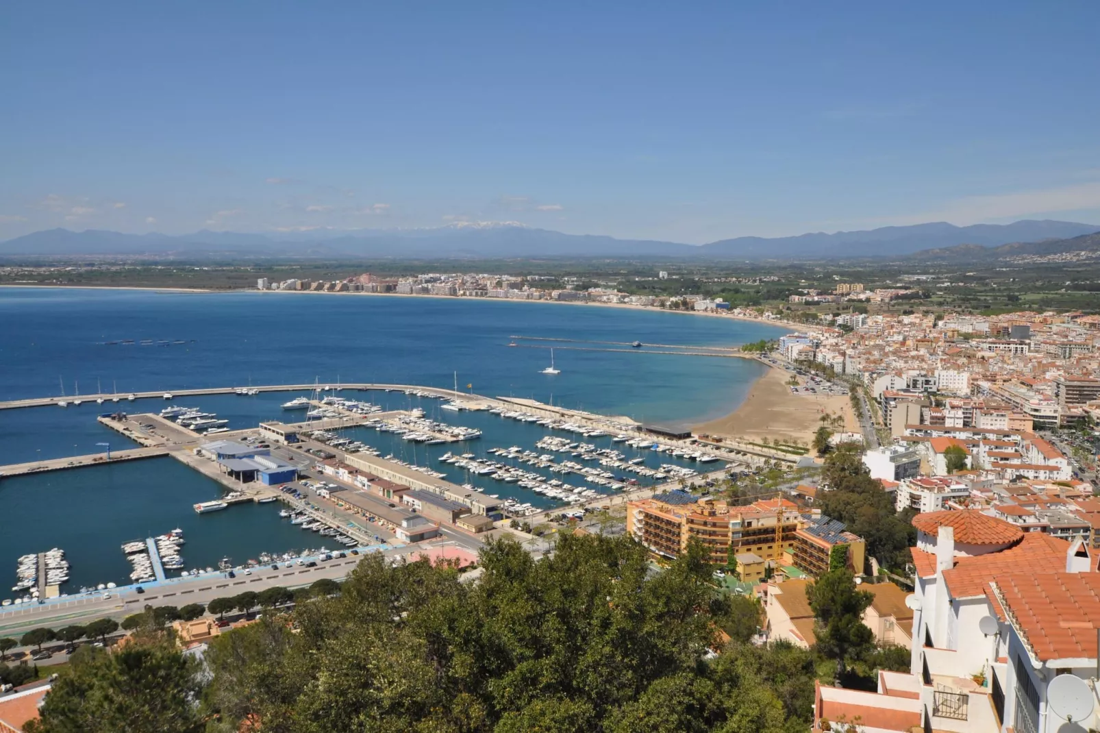 1233 VILA NEUS con piscina-Areas summer 20km