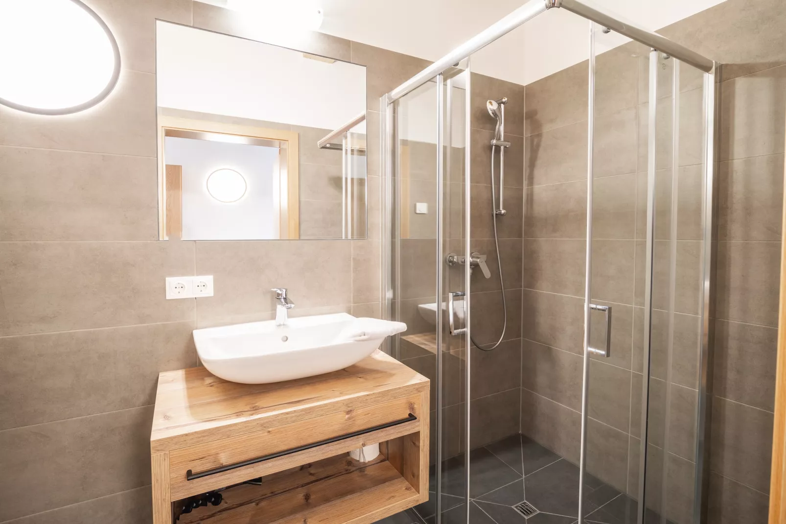 Penthouse Four-bedroom Apartment – KA4P-Badezimmer