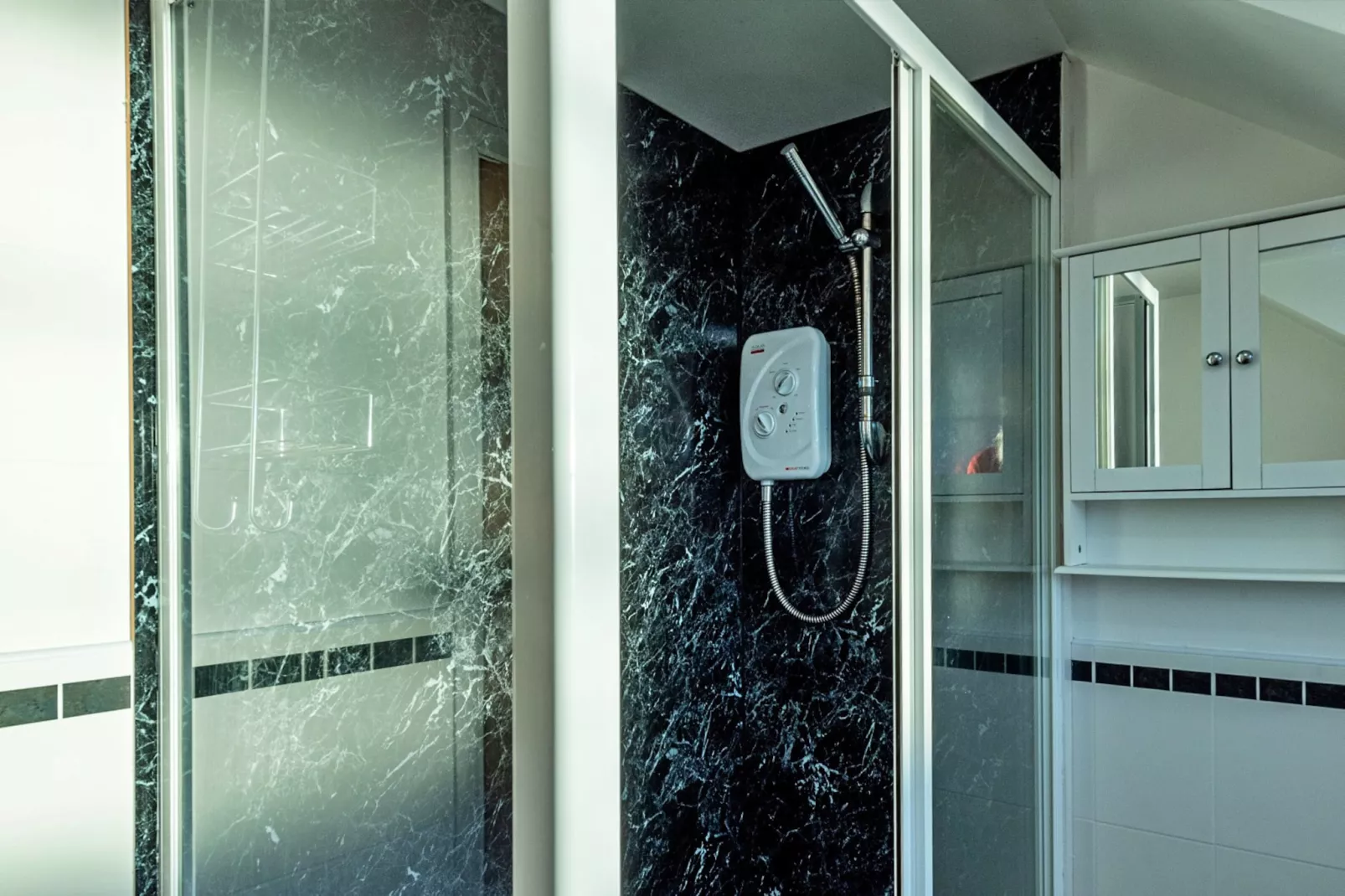 Ty Gwyn Hideaway-Bathroom